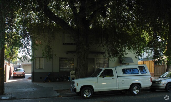 Primary Photo - 1360 Palm St