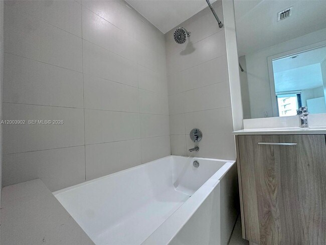 Building Photo - 501 NE 31st St