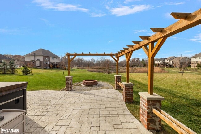 Building Photo - 46267 Terrace Dr