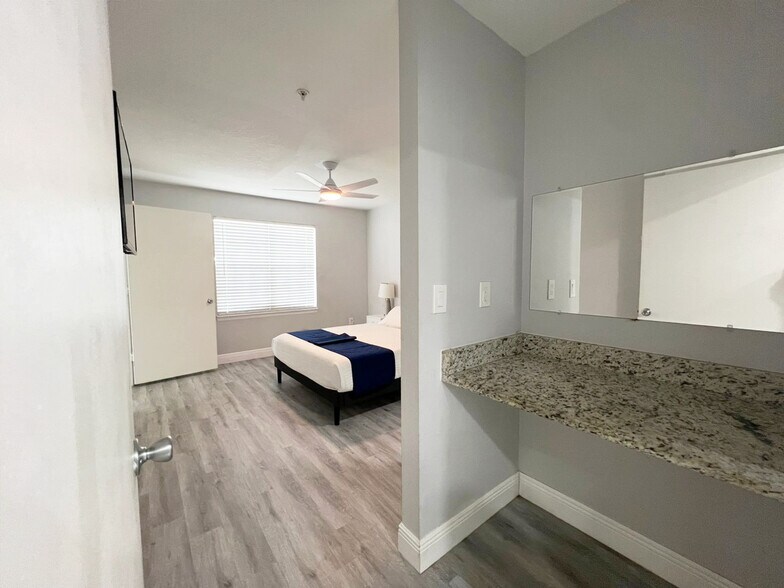 Building Photo - 7250 Westpointe Blvd