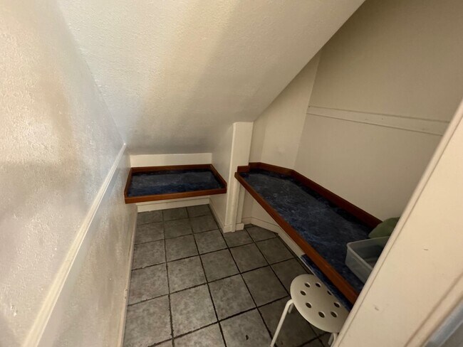 Building Photo - 2 Bedroom/1.5 Bathroom Townhouse Available in Union City!!