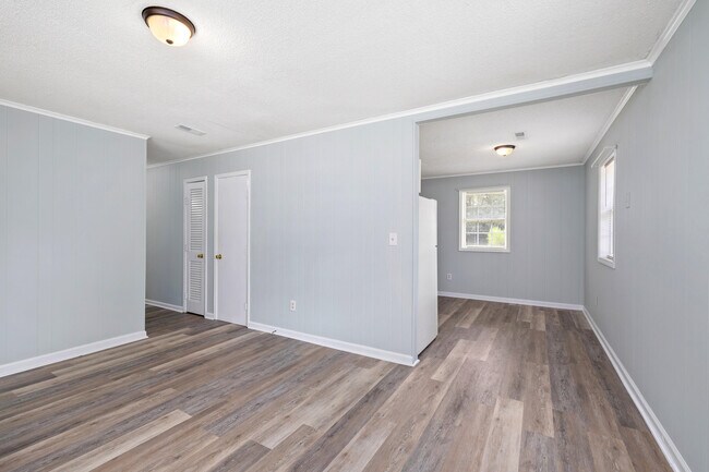 Building Photo - 3640 Lindella Rd