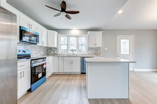 Building Photo - 1727 Cloister Dr