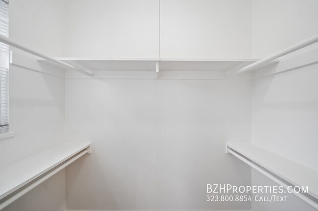 Building Photo - 3646 Carmona Ave