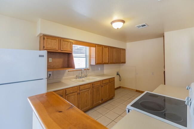Building Photo - Beautiful 3 bedroom 1 bathroom home