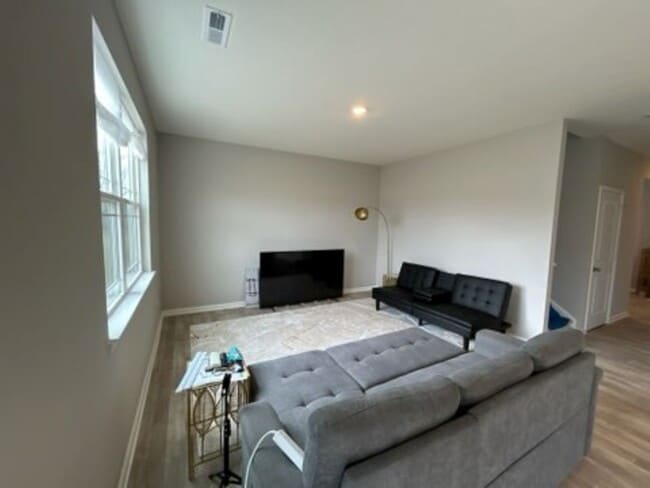 Building Photo - 1663 Fairmount Dr