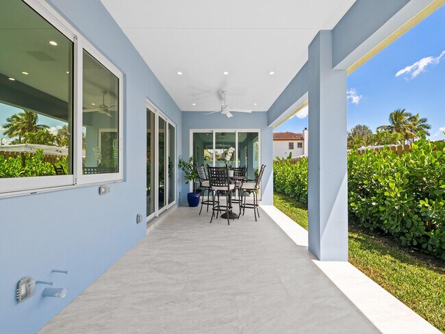 Building Photo - 2754 NE 31st Ct