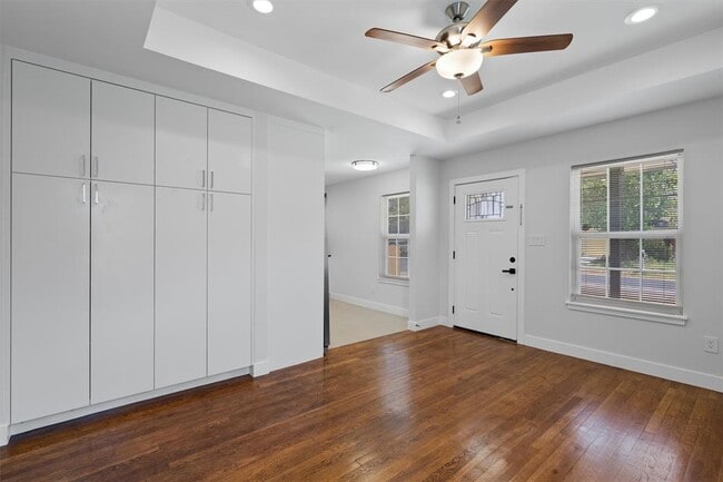 Building Photo - 4607 Ribbecke Ave