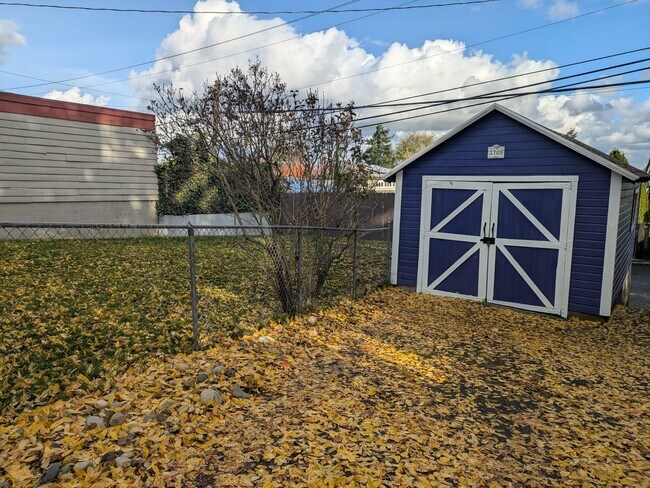 Building Photo - 3709 Hoyt Ave