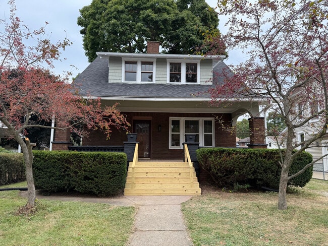 Primary Photo - 420 6th St NE