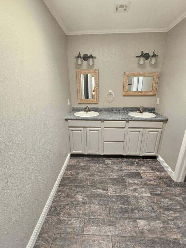 Building Photo - 5070 Usana Ct