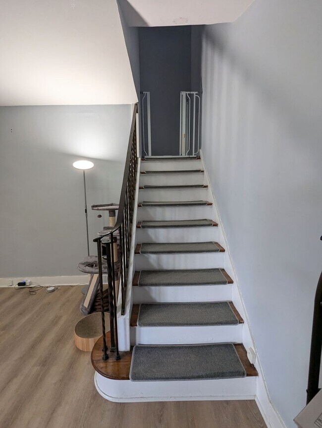 Building Photo - Cozy 3 bedroom 1 Bathroom Home (Squirrel Hill South)