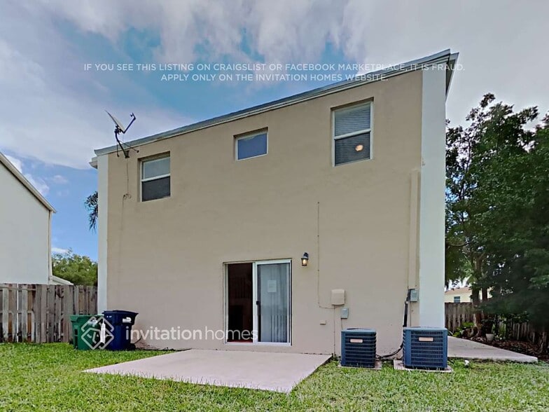 Building Photo - 9853 SW 221st St Rd