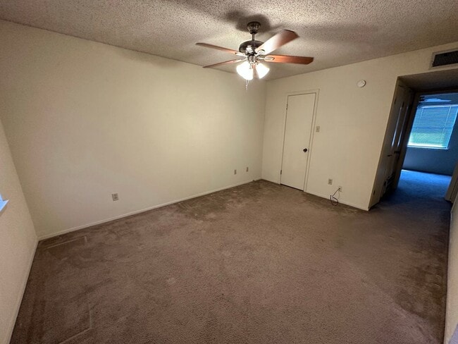 Building Photo - 1214 Baylor Ave