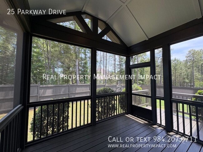Building Photo - 25 Parkway Dr