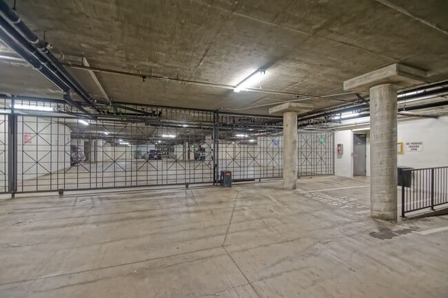 Building Photo - **Move in Special $1000 Off Third Months Rent** Remodeled Corner 3+2 Unit with Luxury Finishes Ne...