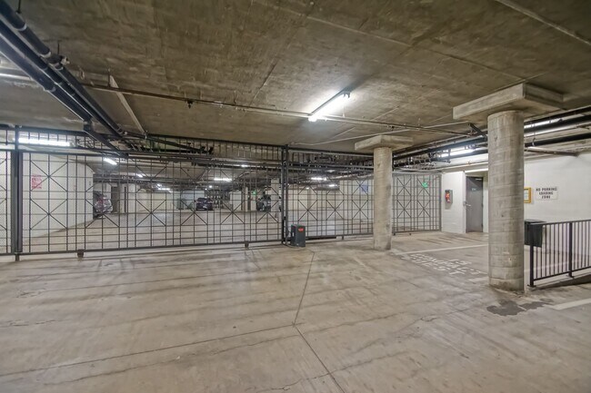 Building Photo - Remodeled Corner 3+2 Unit with Luxury Finishes Near Century City & Westwood