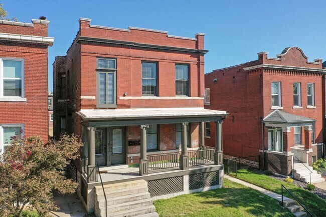 Building Photo - Perfect for BJC Residents/Frequenters