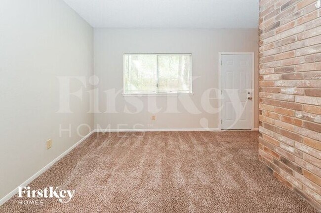 Building Photo - 50 Rockridge Dr