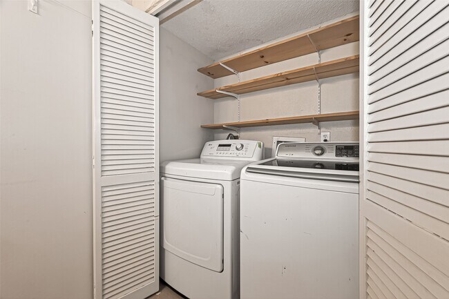 Building Photo - 13040 Greenway Chase Ct