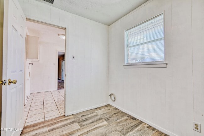 Building Photo - 9981 Gschwind Ave
