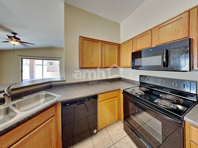 Building Photo - 10027 W Southgate Ave