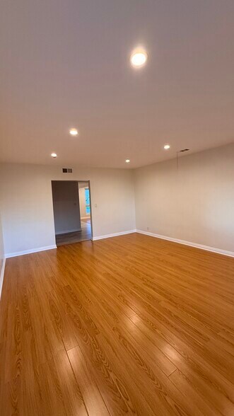 Building Photo - 410 N Canyon Blvd