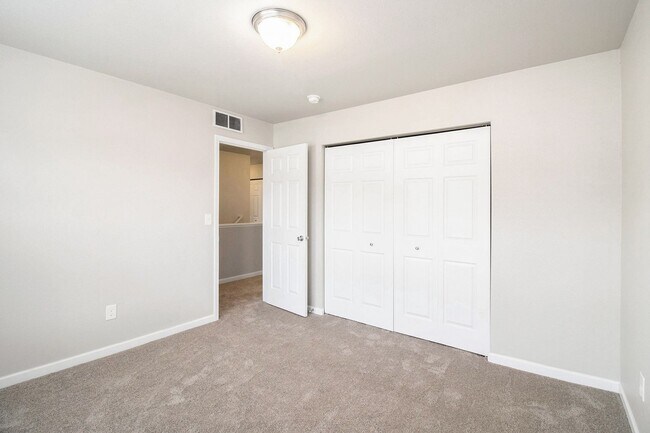 Building Photo - Newer Home near Outstanding Schools!