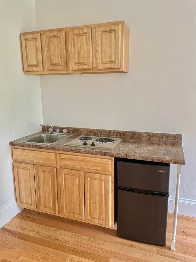 Building Photo - 9/1 No Fee!- Sunny, cozy studio near BU, Kenmore, Longwood!