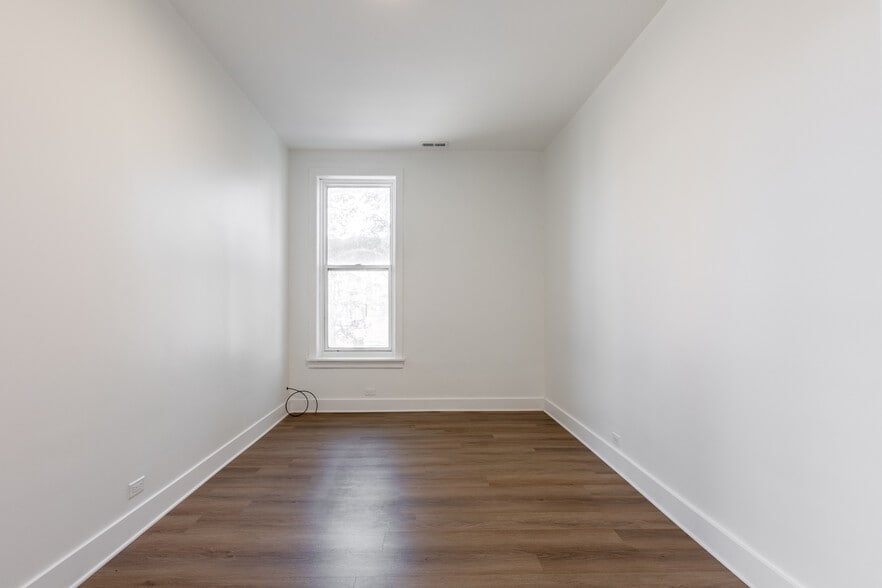 Building Photo - 3211 W Le Moyne St