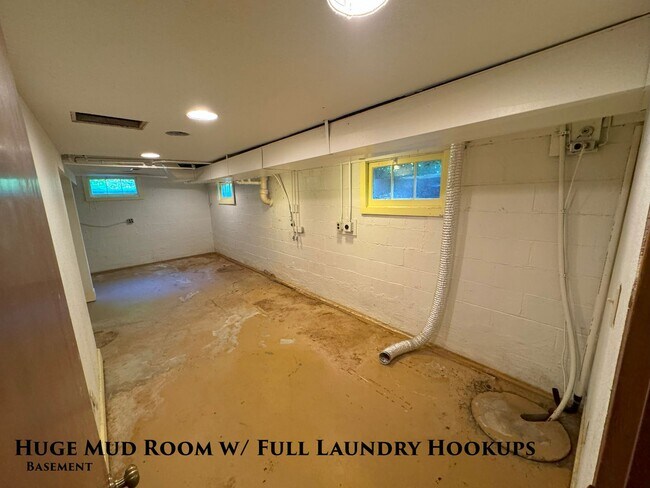 Building Photo - STATUS: -AVAILABLE-|R275| $2495