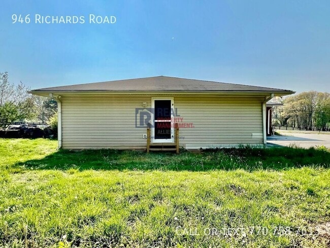 Building Photo - 946 Richards Rd NE
