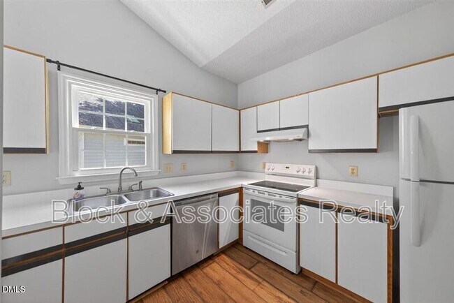 Building Photo - 105 Ellsworth Pl