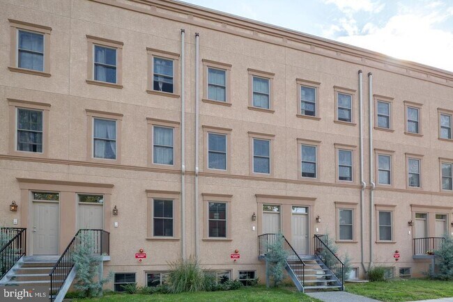 Building Photo - 2012 W Girard Ave