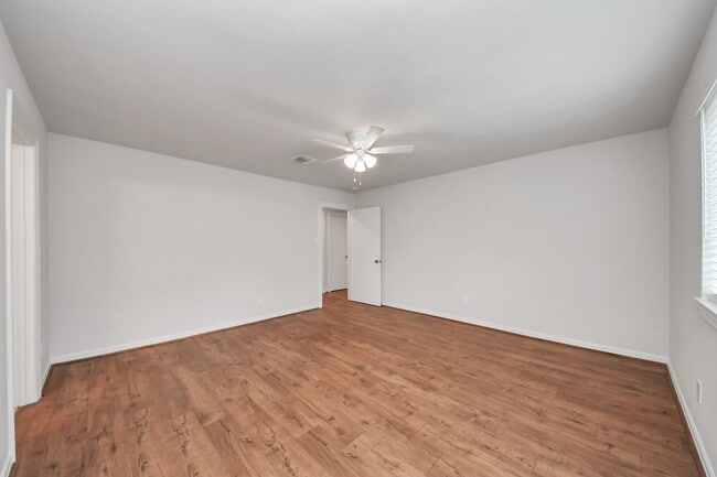 Building Photo - 6034 John Dreaper Dr