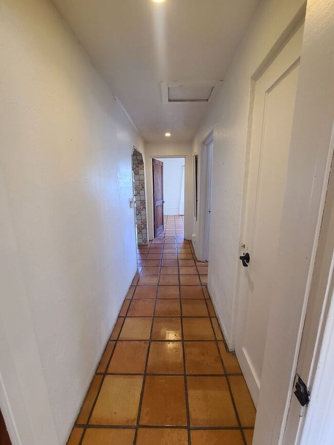 Building Photo - Charming 2 bedroom 1 bathroom