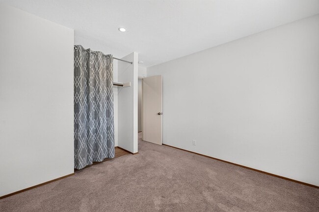 Building Photo - Beautifully Updated Single-Story 4BR Ranch with Designer Finishes & Spacious Fenced Yard!