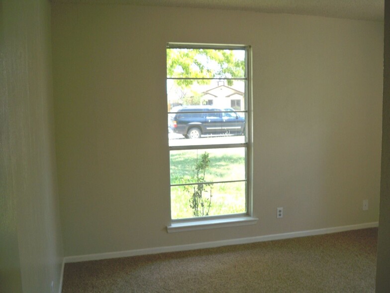 Building Photo - 2903 Janis Dr