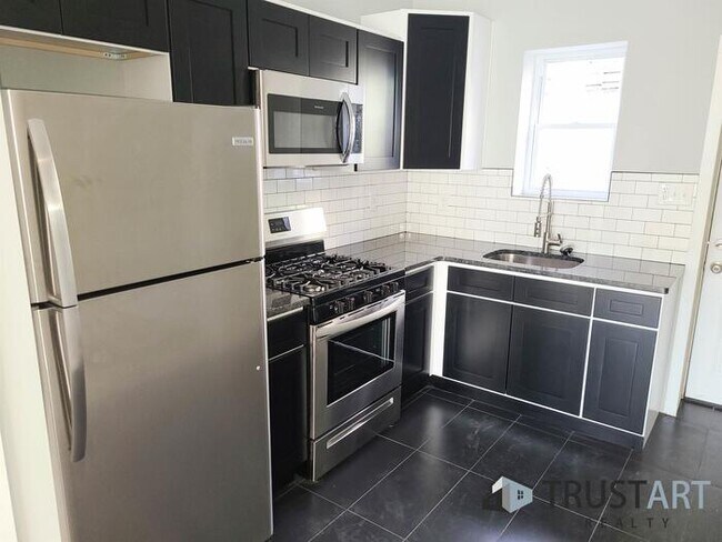 Primary Photo - 2 Bedroom house with basement/backyard.