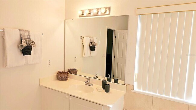 Building Photo - 2714 Club Cortile Cir