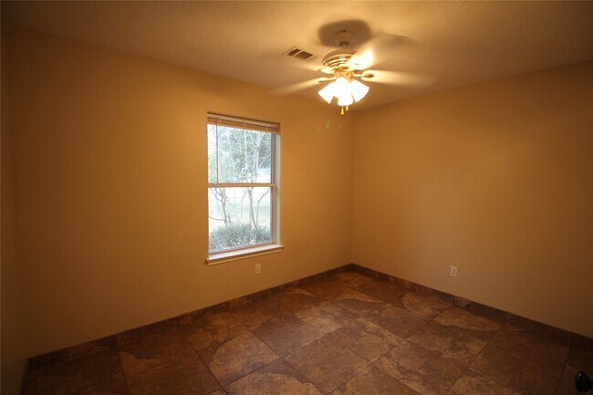 Building Photo - 16405 Sun View Ln