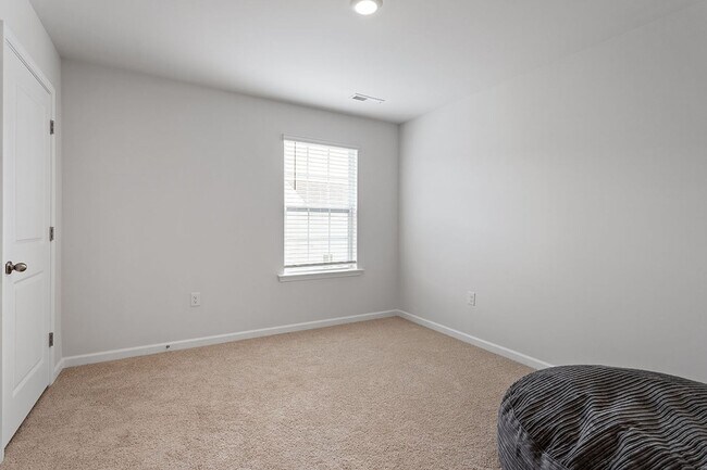 Building Photo - Spacious 5 BR for Rent in Wendall-Availabl...