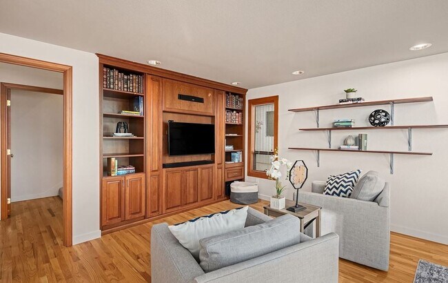 Building Photo - 1120 West Lake Sammamish Pkwy NE