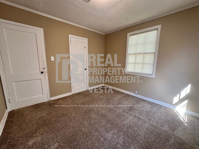 Building Photo - 3346 Shaw Dr