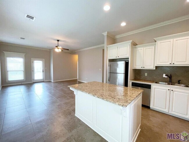 Building Photo - 1695 El Tigre Dr