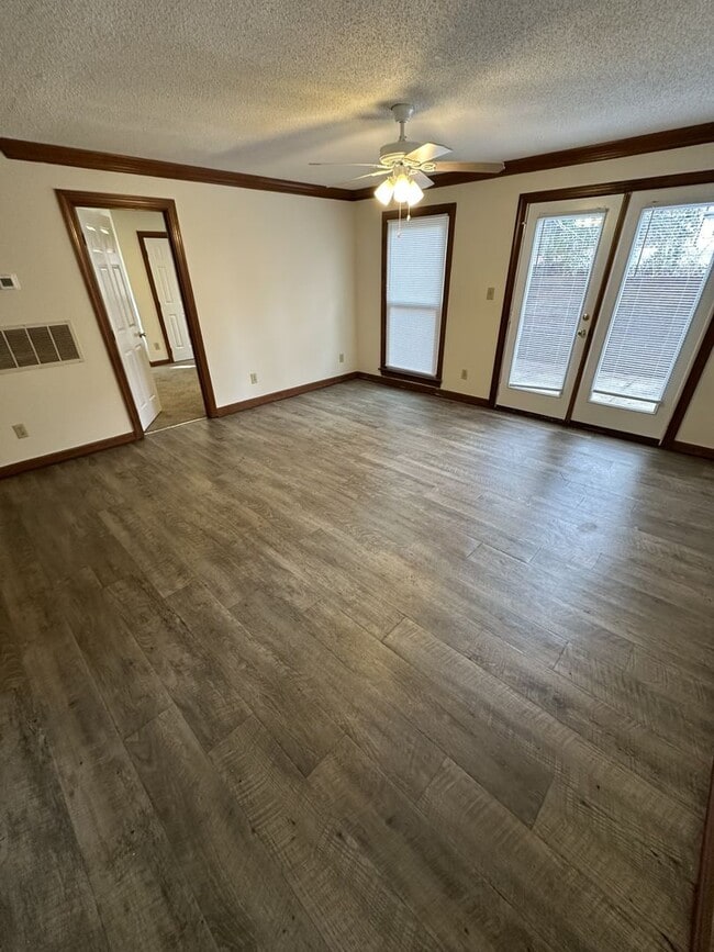 Building Photo - 2 Bedroom 2 Bathroom Condo!