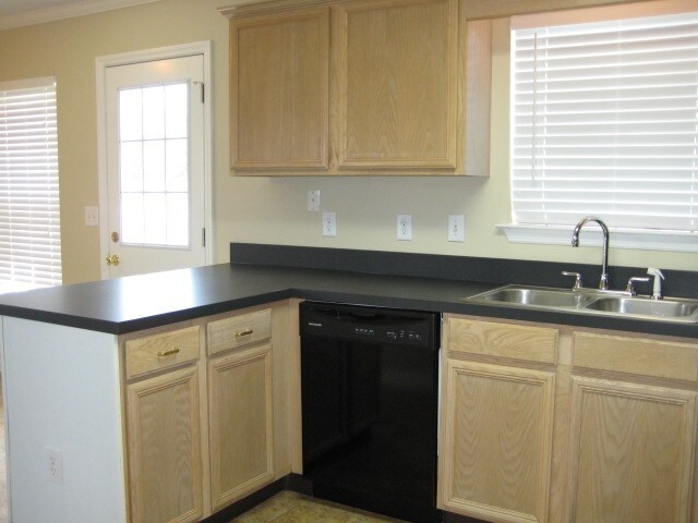 Building Photo - 2253 Joann Dr