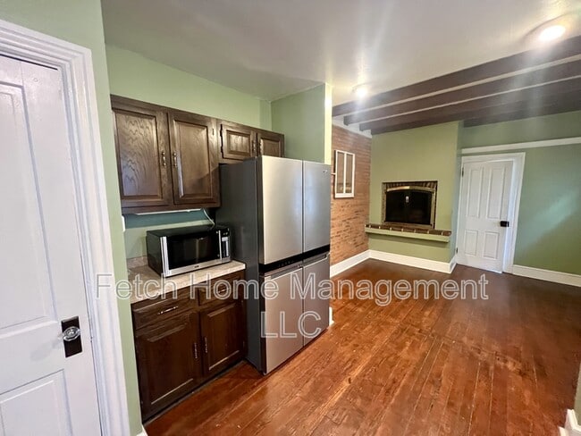 Building Photo - 533 W Walnut St