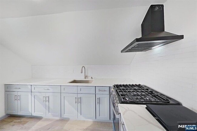 Building Photo - 170 Sunset Ave