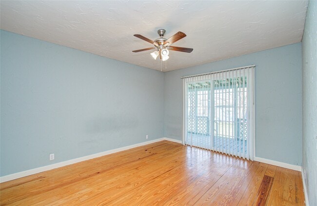 Building Photo - 15510 Cypress Garden Dr